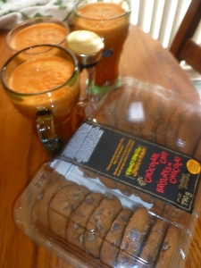carrot juice and cookies